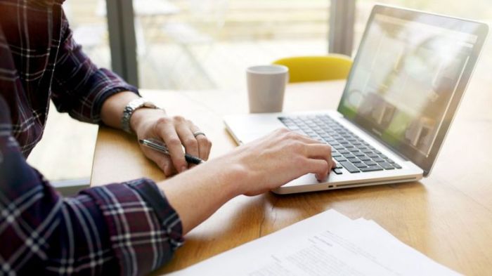 مراقبة الموظفين أثناء تواجدهم في المنزل