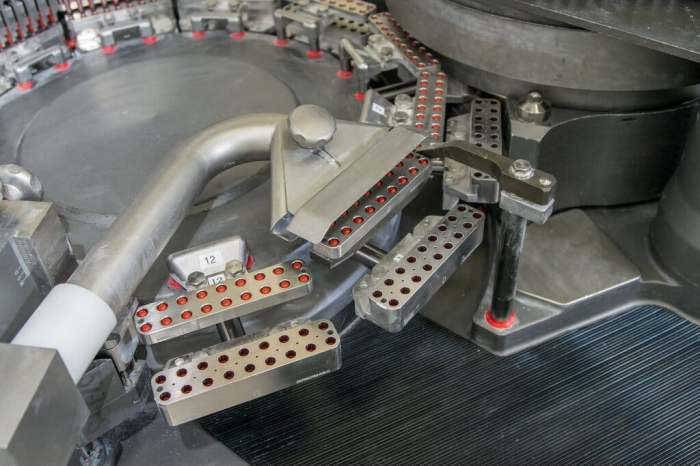 ستسمح شركة الأدوية "ميرك" بتصنيع دواء علاج كورونا، المسمي molnupiravir، وبيعه بأسعار زهيدة في 105 دولة فقيرة