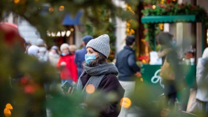 طُورت أول لقاحات لفيروس كورونا للعمل على سلالات فيروسية فردية، لكن اللقاحات الأحدث قد تتعرف على المزيد من السلالات المتحورة