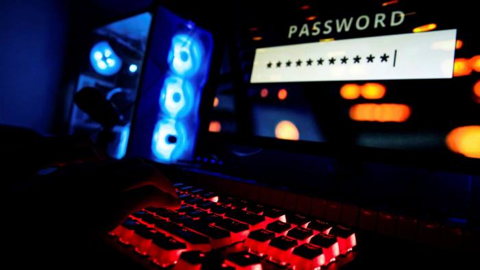 يسمح البرنامج الخبيث الذي يطلق عليه Log4J للمهاجمين بالتحكم عن بعد بسهولة في أجهزة الكمبيوتر التي تقوم بتشغيل تطبيقات الجافا، وهي لغة برمجة شائعة