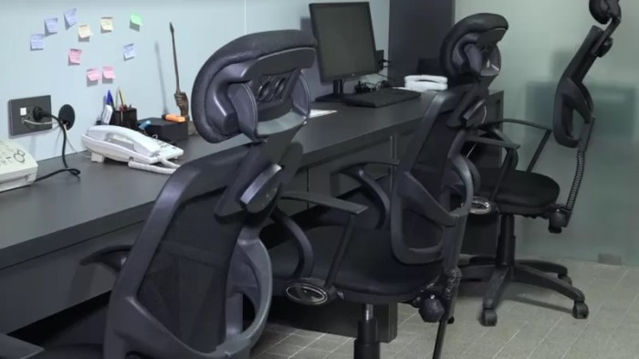 مكتب شركة مجموعة حايك للهنسة بلبنان والذي امتلأ بالمقاعد الفارغة