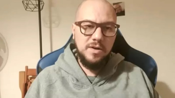 يرجع محمد الطاهر الأمر بشكل أساسي إلى سياسات الدول والشركات والبنية التحتية للإنترنت في الدول العربية