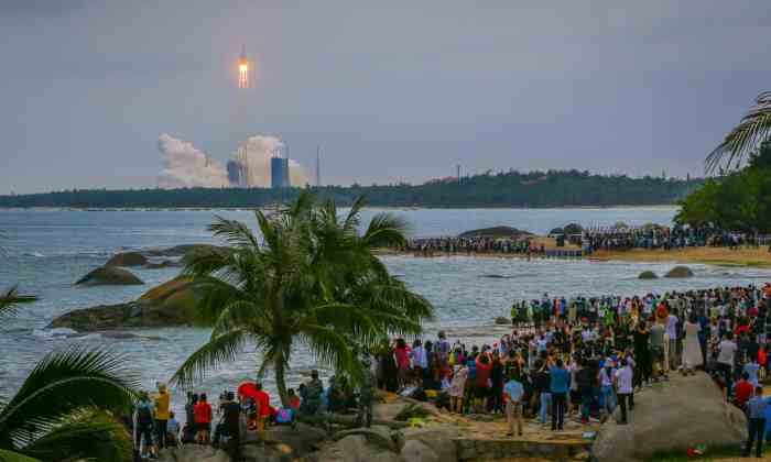 انطلق صاروخ لونج مارش 5 بي ، الذي يحمل الوحدة الأساسية لمحطة تيانخه الفضائية الصينية ، من جنوب الصين في شهر أبريل 2021. ومن المتوقع أن يعود - أو أجزاء منه