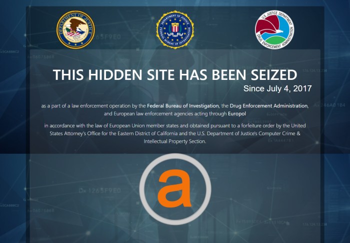 أعلنت السلطات الفيدرالية إغلاق منصة AlphaBay الرقمية في عام 2017 كسوق غير قانوني للمخدرات والأسلحة النارية والوثائق المزيفة