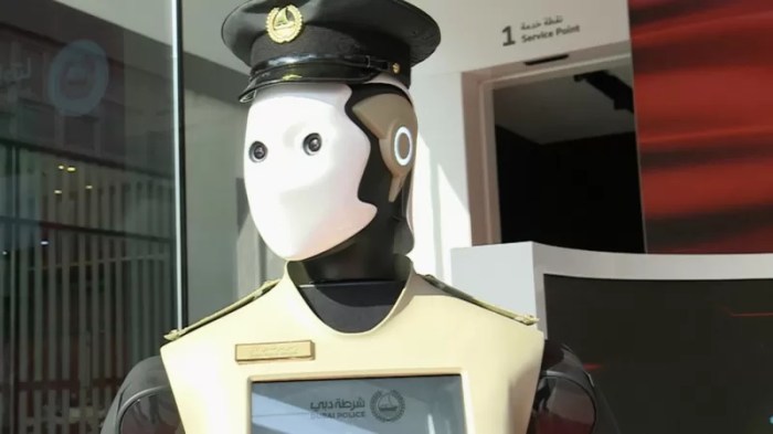 بدأ أول ضابط شرطي آلي عمله في الإمارات في عام 2018