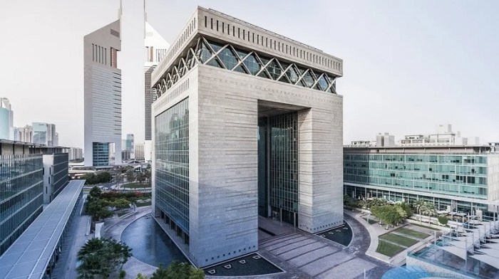 مبنى البوابة الأيقوني في مركز دبي المالي العالمي (DIFC) 
