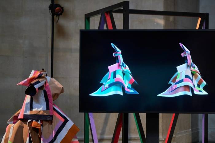 كشفت Roksanda النقاب عن NFT القابل للشراء خلال أسبوع الموضة في لندن بالتعاون مع Clearpay