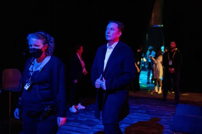 إيلون ماسك قبل مقابلته يوم الخميس 14 أبريل 2022 في مؤتمر TED في فانكوفر، كولومبيا البريطانية