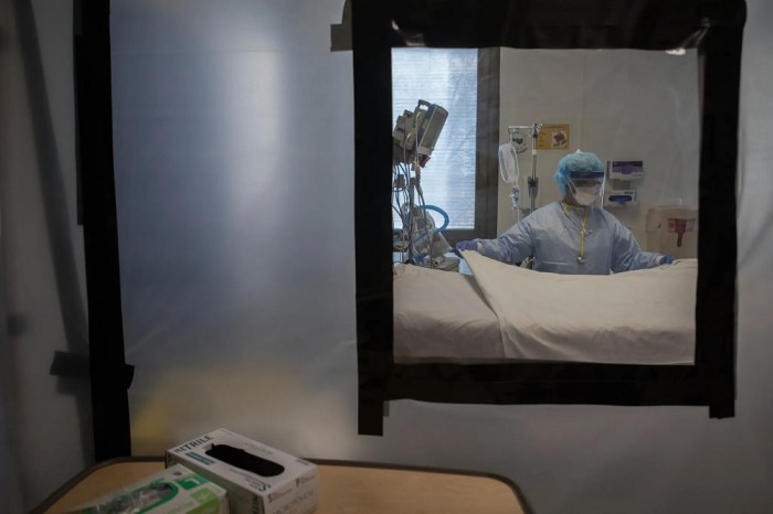 في الولايات المتحدة، تشير تقديرات منظمة الصحة العالمية أن ما يقرب من 930 ألف شخص ماتوا أكثر من المعتاد بحلول نهاية عام 2021، مقارنة بـ 820 ألف حالة وفاة تم الإبلاغ عنها رسميًا خلال نفس الفترة