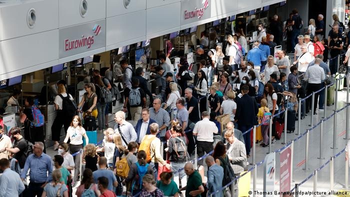 شهدت العديد من المطارات الألمانية أزمة انتظار كبيرة