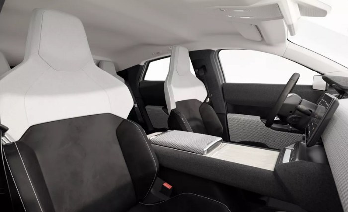 التصميم الداخلي للسيارة الشمسية