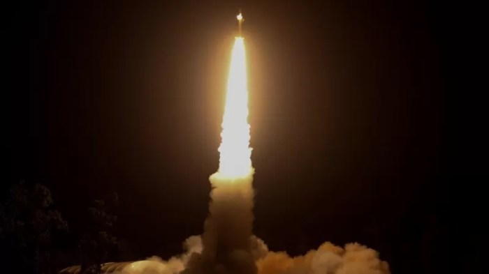 لحظة إطلاق الصاروخ