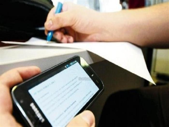 الغش في الامتحانات باستخدام الموبايل