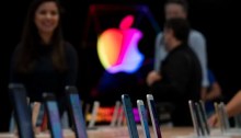 متجر أبل يعرض موبيلات أيفون