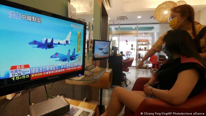 متابعون لرحلة رئيسة مجلس النواب الأمريكي نانسي بيلوسي إلى تايوان ومناورات الصين الجوية