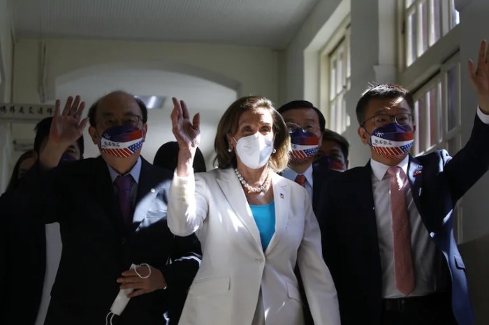 رئيسة مجلس النواب نانسي بيلوسي (ديمقراطية من كاليفورنيا) في البرلمان التشريعي في تايبيه، تايوان، في 3 أغسطس.