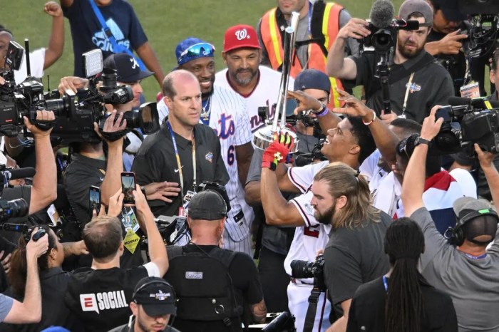 يتمثل أحد التحديات التي تواجه أبل و أمازون في إظهار قدرتهما على بث الأحداث الرياضية بشكل سلس وبدون تقطيع لملايين المشاهدين في نفس الوقت.