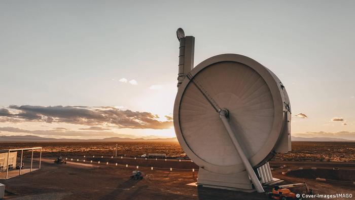 صورة تظهر المقلاع العملاق من شركة SpinLaunch الأمريكية الناشئة