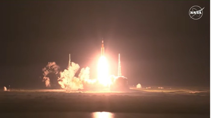 صاروخ أرتيمس 1 لوكالة ناسا ينطلق الي الفضاء في رحلة الي مدار القمر يوم الأربعاء 16 نوفمبر 2022