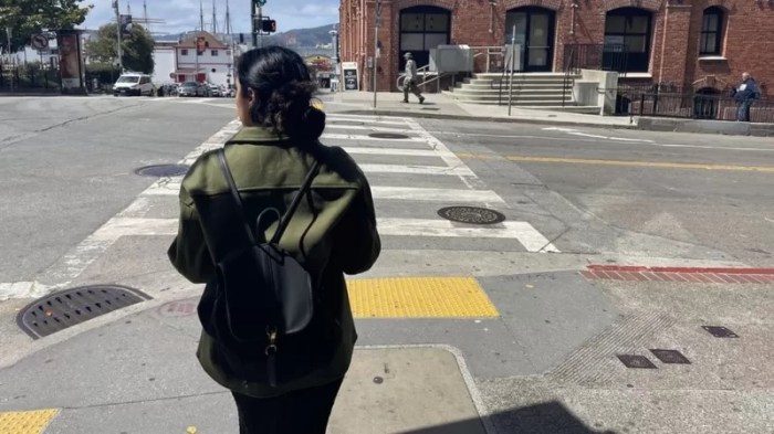 تقول كشمير، التي رفضت إعطاءنا صورة تظهر وجهها، إن صحتها العقلية تحسنت منذ أن توقفت عن الدخول على مواقع التواصل الاجتماعي