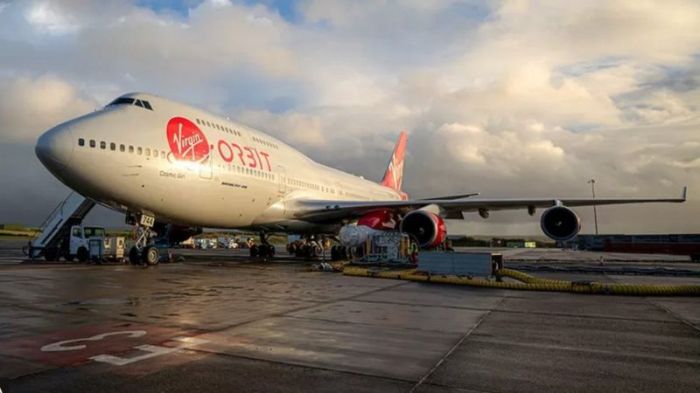 الطائرة كوزميك جيرل التي ستحمل الصاروخ لونشر وان الحامل للأقمار الصناعية