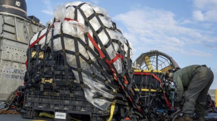 أجزاء من حطام المنطاد