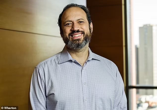 إيثان مولليك، الأستاذ المساعد في كلية وارتون بجامعة بنسلفانيا