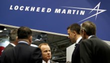 شعار شركة لوكهيد مارتن يظهر في معرض الدفاع البحري العالمي في لو بورجيه بالقرب من باريس، فرنسا، 23 أكتوبر 2018