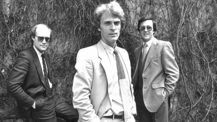 شارك جون هيجارتي (في الوسط) في تأسيس BBH مع نايجل بوجل (يسار) وجون بارتل (يمين) في سوهو، لندن عام 1982