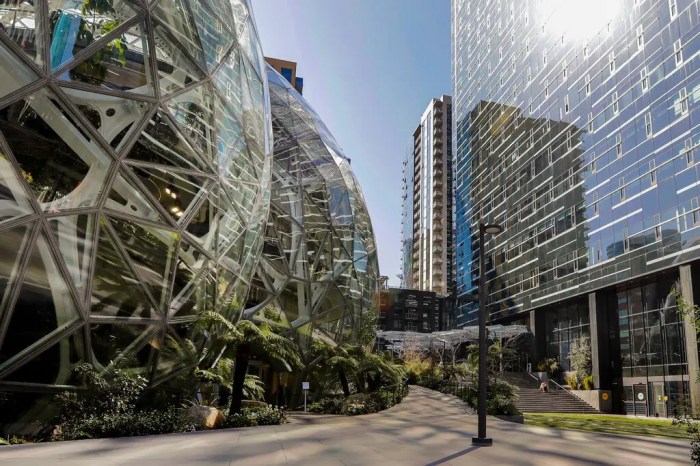 منظر عام للمقر الرئيسي لشركة أمازون في سياتل بالولايات المتحدة