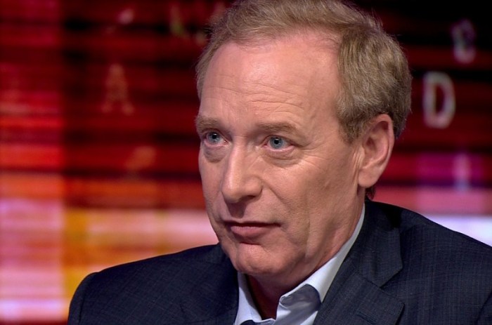 يقول براد سميث من مايكروسوفت إن الذكاء الاصطناعي سيؤثر على الأجيال القادمة