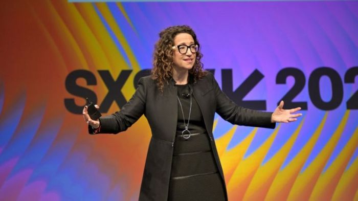 في SXSW ، حددت إيمي ويب رؤيتها حول اتجاهات الذكاء الاصطناعي في السنوات العشر القادمة