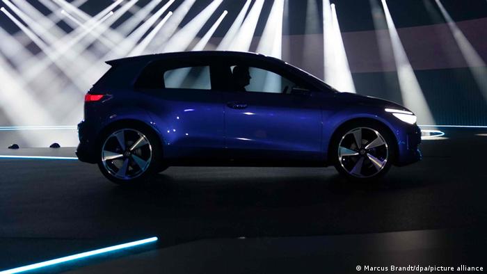 تعتزم الشركة بدء أكبر استثمار في قطاع السيارات خارج ألمانيا