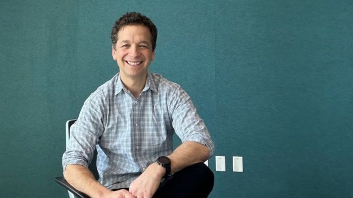 يقول دان روث إن لنكد إن لا يشجع المزيد من المنشورات الشخصية