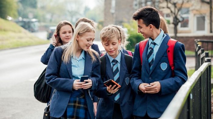 يمتلك معظم الأطفال هاتفاً عند بدء الدراسة الثانوية