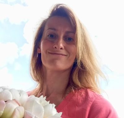 قالت جاسباروفا لرؤسائها إنها تعتقد أن جولاندريس يريد إقامة علاقة جنسية معها، وكان يعاملها معاملة سيئة لأنها رفضت محاولاته