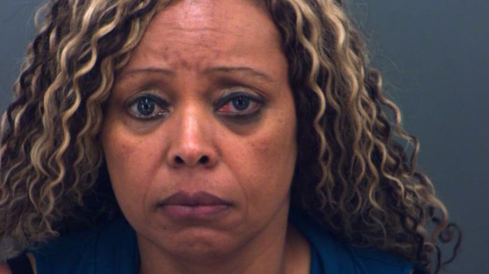 فيبي كوباس أطلقت الرصاص على سائق سيارة أوبر