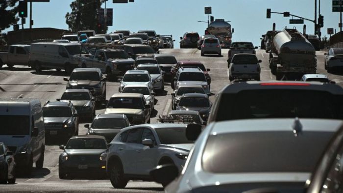 لن تكون السيارات الطائرة حلا سحريا للاختناقات المرورية في مدن مثل لوس أنجليس