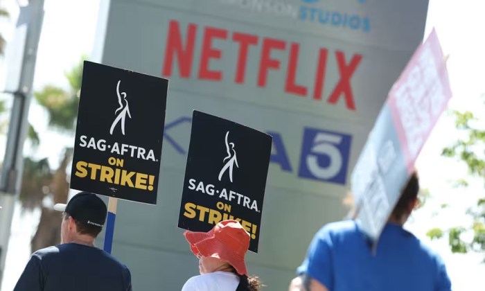 نتفلكس تثير غضب  نقابات هوليوود بعد إعلانها عن وظيفة في مجال الذكاء الاصطناعي تتكلف 900 ألف دولار سنويا