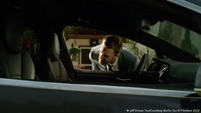 قام مسلسل " Jeff Drives You" على فكرة وقوع الإنسان في حب الذكاء الاصطناعي