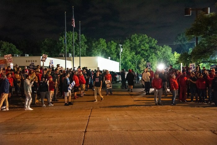 ضراب في مصنع تجميع فورد في واين، بولاية ميتشيجان