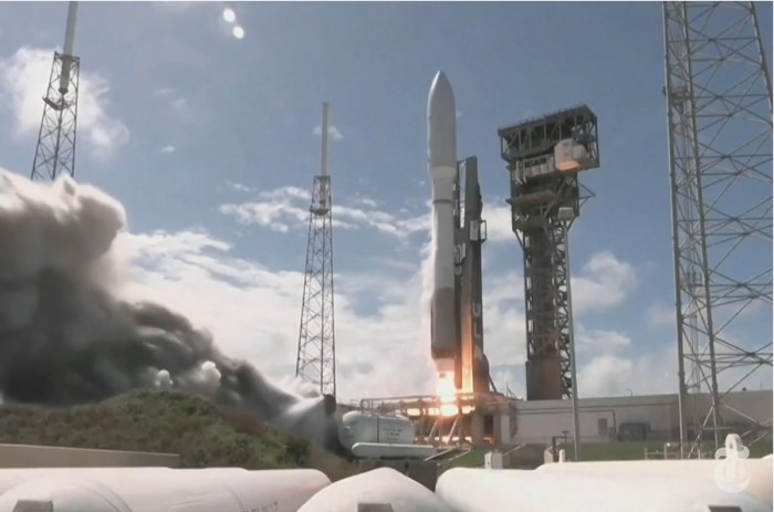 أطلقت أمازون نموذجين لقمرين صناعيين كجزء من مشروعها كويبر، وهو مشروع اتصالات فضائية ستتنافس في النهاية مع خدمة ستار لينك التابعة لشركة سبيس إكس.