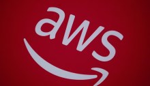 شعار الحوسبة السحابية لشركة أمازون Amazon Web Services (AWS) في مؤتمر Collision في تورونتو، أونتاريو، كندا في 23 يونيو 2022