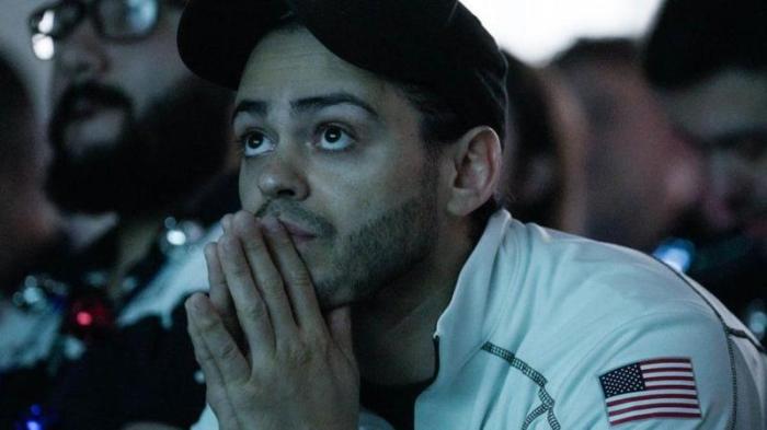 موظفو الشركة في حالة ترقب وانتظار بينما كانت المركبة الفضائية متجهة إلى القمر