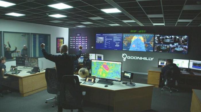 احتفالات في شركة جونهيلي ليمتد Goonhilly Ltd في بريطانيا التي تساعد في الاتصالات بالمسبار