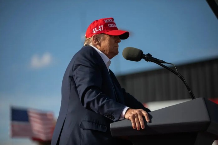 تأتي الموافقة على صفقة إندماج شركة ترامب للتواصل الاجتماعي في الوقت الذي يواجه فيه موعدًا نهائيًا لتغطية غرامة قدرها 454 مليون دولار في قضية احتيال مدني في نيويورك