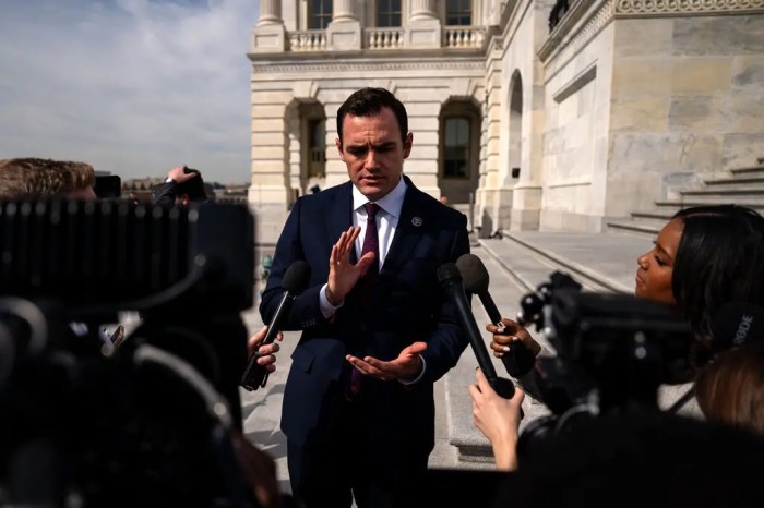 النائب مايك جالاجر، الجمهوري من ولاية ويسكونسن، وهو من بين المشرعين الذين يقفون وراء مشروع قانون حظر تيك توك