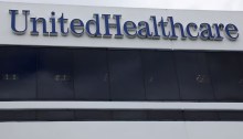 يظهر شعار شركة يونايتد هيلث جروب على جانب أحد مباني مكاتبها في سانتا آنا، كاليفورنيا، الولايات المتحدة، 13 أبريل 2020