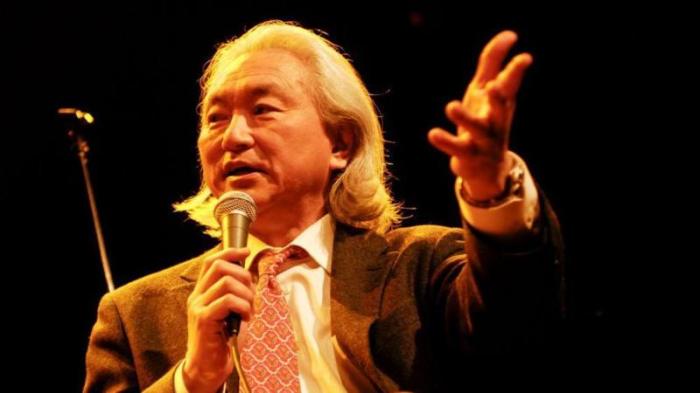 ميتشيو كاكيو أستاذا للفيزياء النظرية (التي تعتمد على الرياضيات في دراسة وفهم الظواهر الطبيعية) في جامعة نيويورك