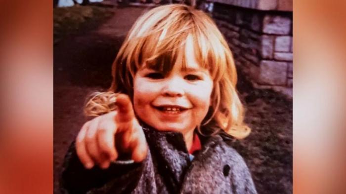 يقول لوك أوشي فيليبس، البالغ من العمر في هذه الصورة عامين، إنه كان من الممكن أن يُقتل بسبب الدم الملوث الذي أُعطي له خلال تجربة سريرية